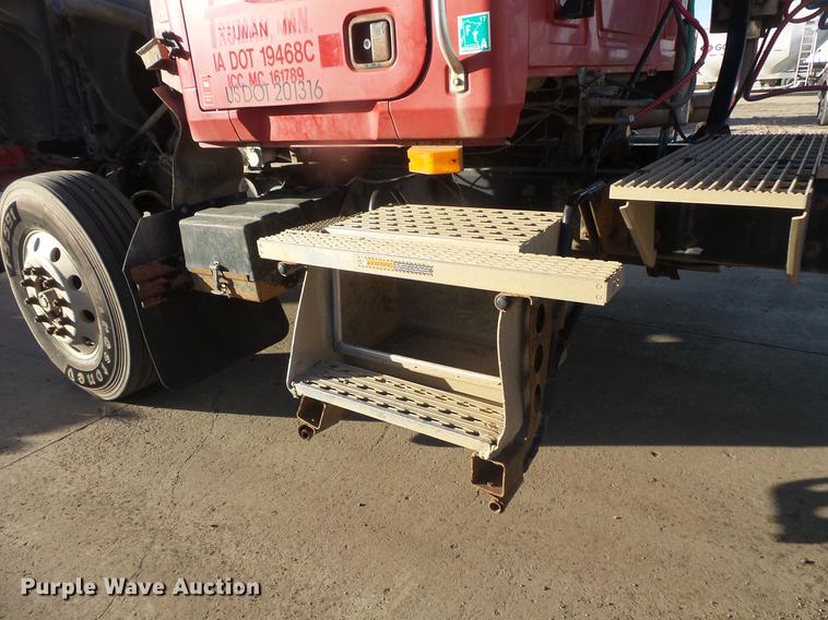 image for item DB8083 2001 Mack CH613 semi truck