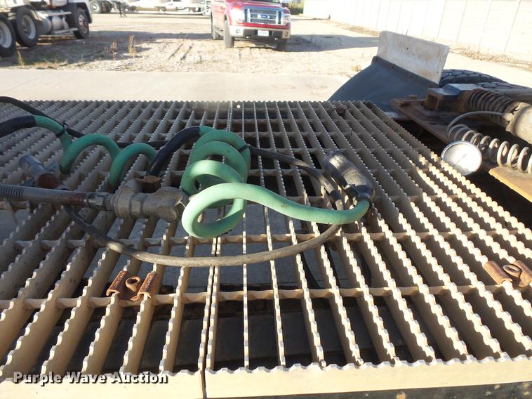 image for item DB8083 2001 Mack CH613 semi truck