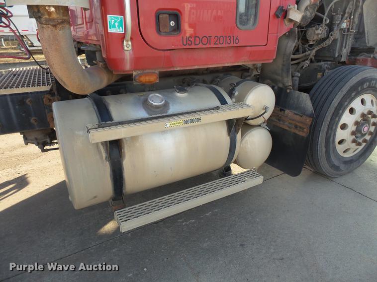 image for item DB8083 2001 Mack CH613 semi truck