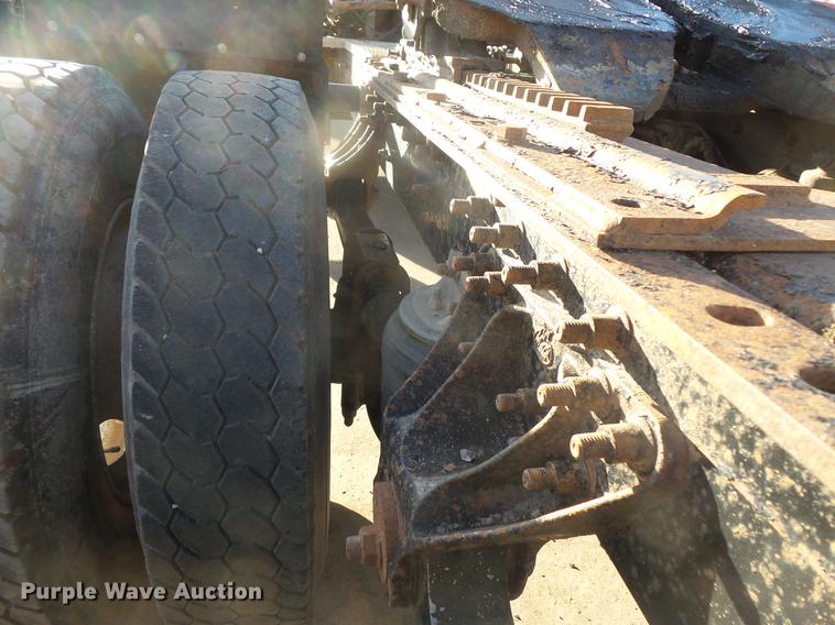 image for item DB8083 2001 Mack CH613 semi truck