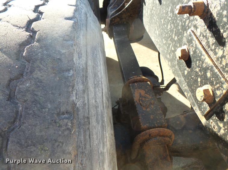 image for item DB8083 2001 Mack CH613 semi truck