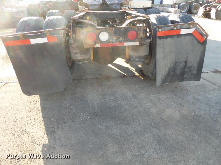 image for item DB8083 2001 Mack CH613 semi truck