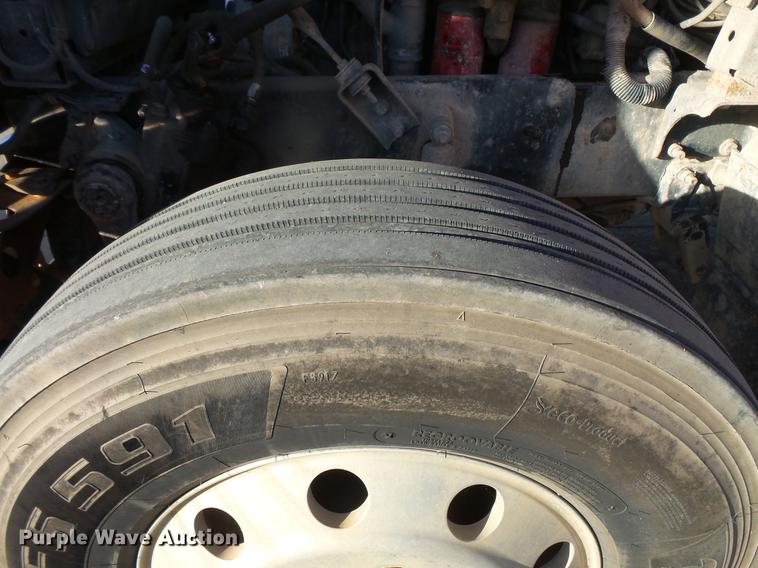 image for item DB8083 2001 Mack CH613 semi truck