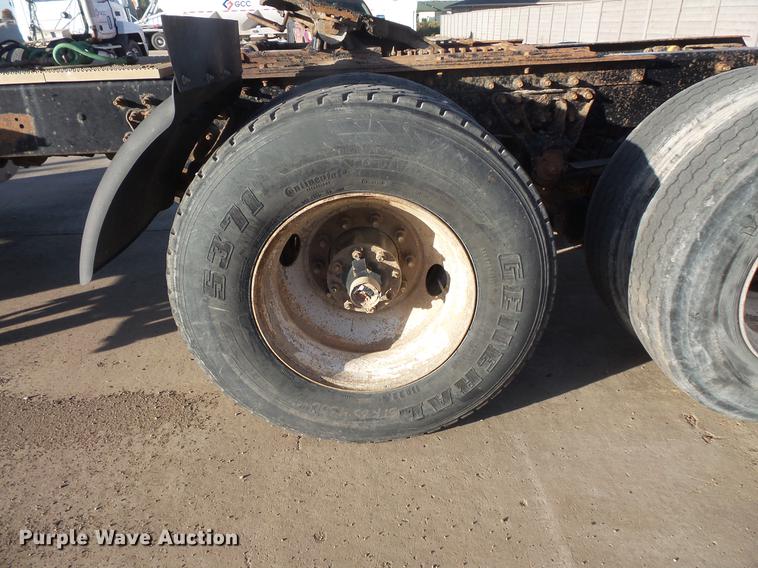 image for item DB8083 2001 Mack CH613 semi truck