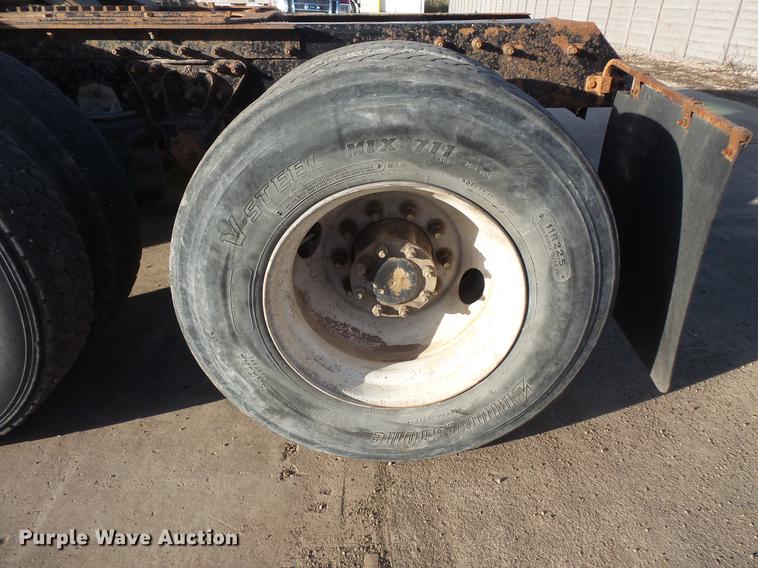 image for item DB8083 2001 Mack CH613 semi truck