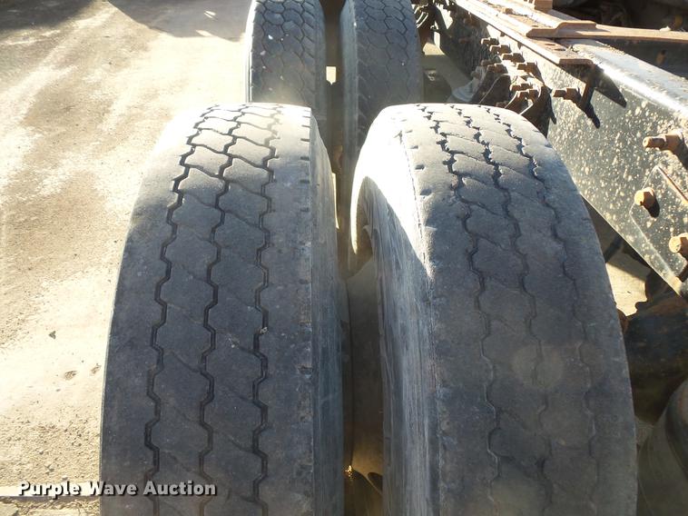 image for item DB8083 2001 Mack CH613 semi truck