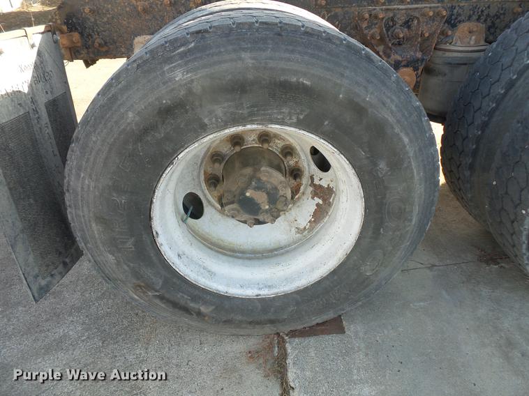 image for item DB8083 2001 Mack CH613 semi truck