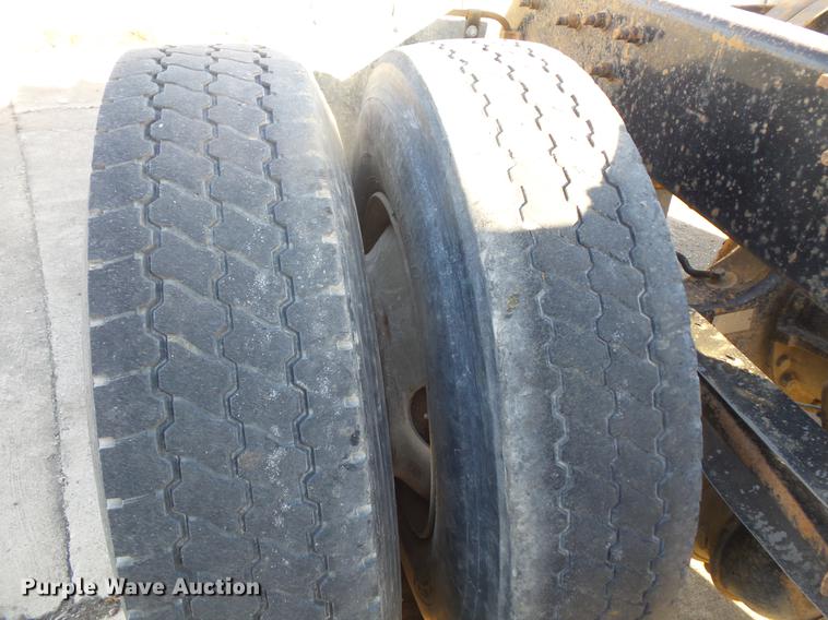 image for item DB8083 2001 Mack CH613 semi truck