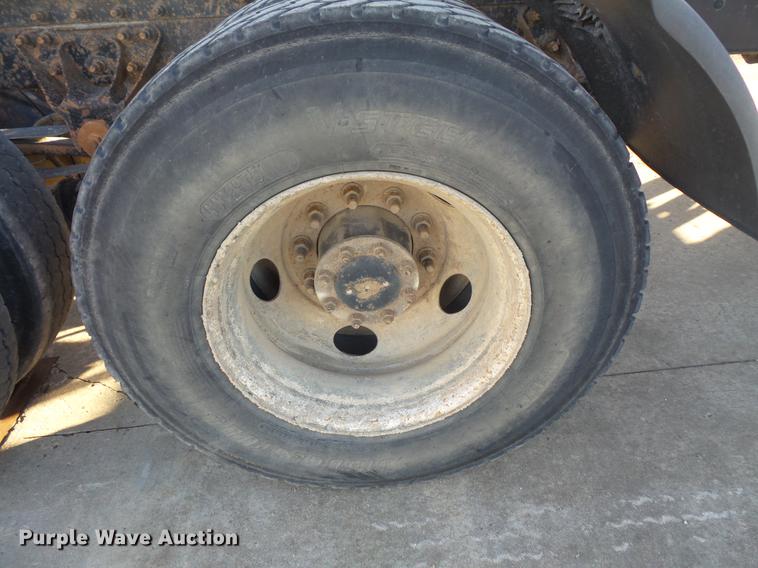 image for item DB8083 2001 Mack CH613 semi truck