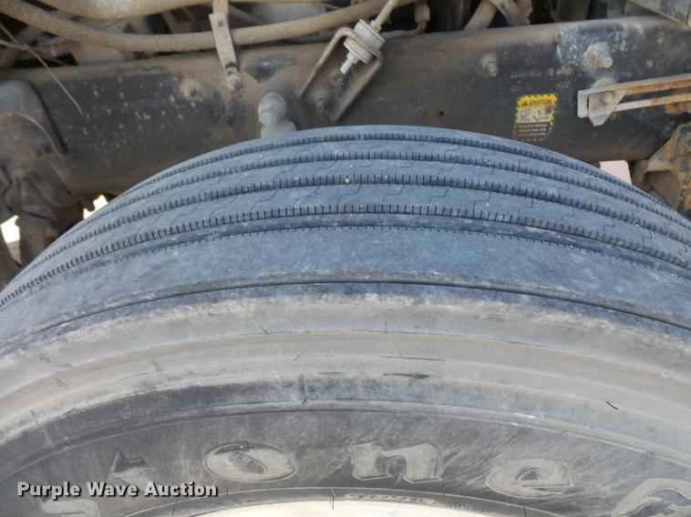 image for item DB8083 2001 Mack CH613 semi truck