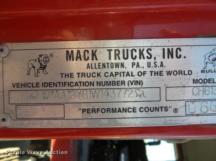 image for item DB8083 2001 Mack CH613 semi truck
