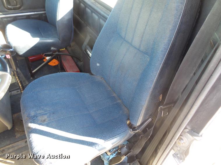 image for item DB8084 2000 Mack CH613 semi truck