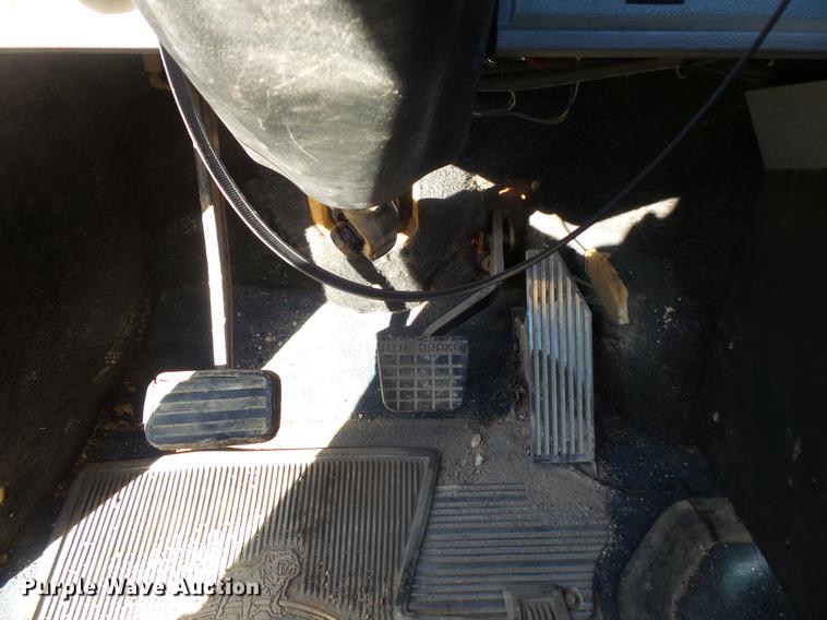 image for item DB8084 2000 Mack CH613 semi truck