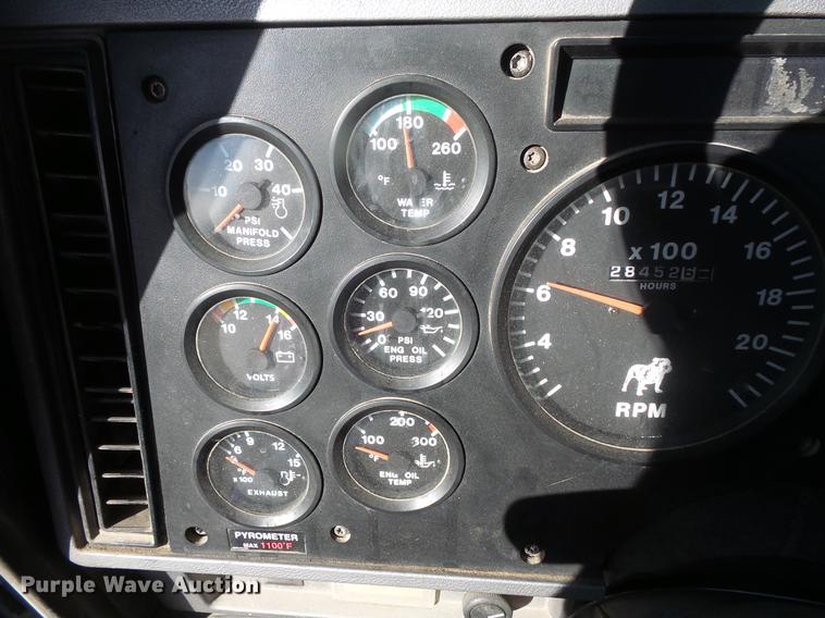 image for item DB8084 2000 Mack CH613 semi truck