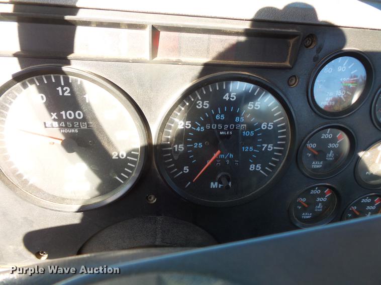 image for item DB8084 2000 Mack CH613 semi truck