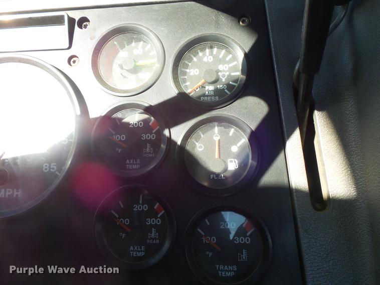 image for item DB8084 2000 Mack CH613 semi truck