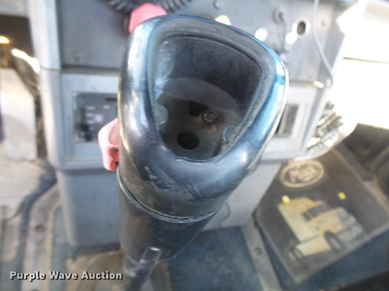 image for item DB8084 2000 Mack CH613 semi truck