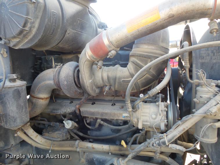 image for item DB8084 2000 Mack CH613 semi truck