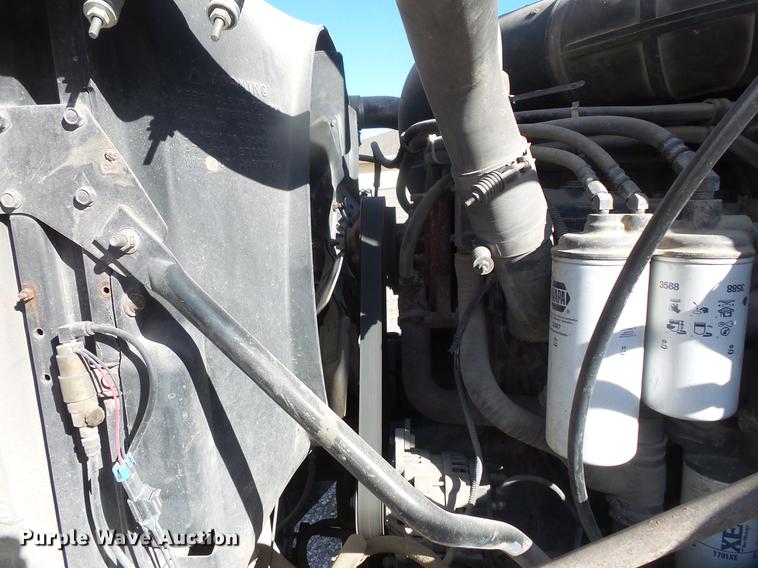 image for item DB8084 2000 Mack CH613 semi truck