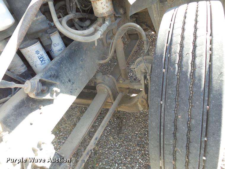 image for item DB8084 2000 Mack CH613 semi truck