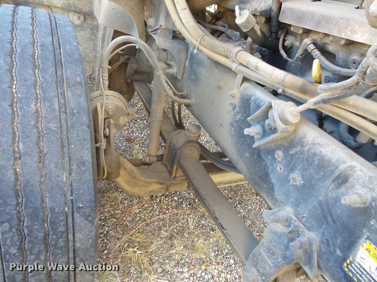 image for item DB8084 2000 Mack CH613 semi truck