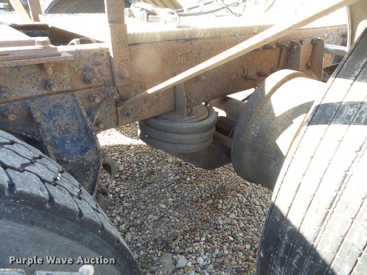 image for item DB8084 2000 Mack CH613 semi truck