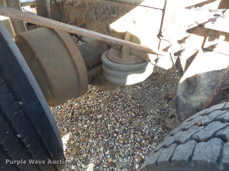 image for item DB8084 2000 Mack CH613 semi truck