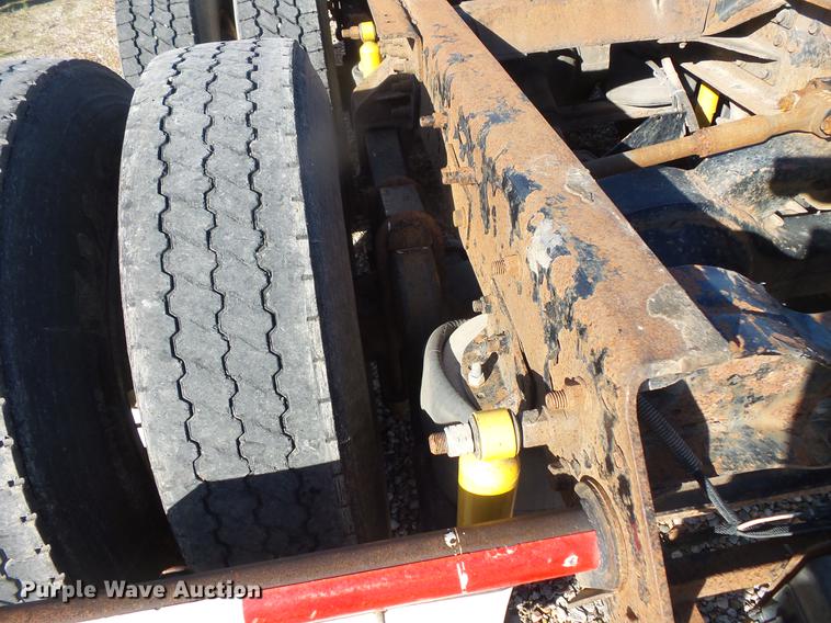 image for item DB8084 2000 Mack CH613 semi truck