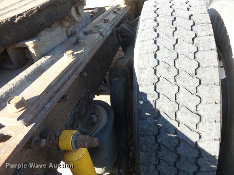 image for item DB8084 2000 Mack CH613 semi truck