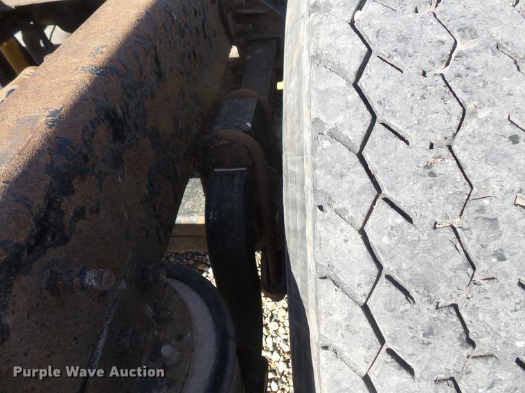 image for item DB8084 2000 Mack CH613 semi truck