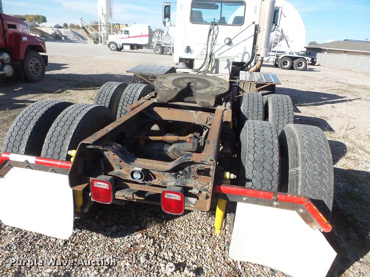 image for item DB8084 2000 Mack CH613 semi truck