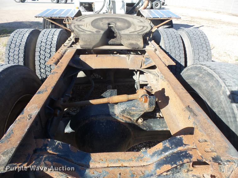 image for item DB8084 2000 Mack CH613 semi truck