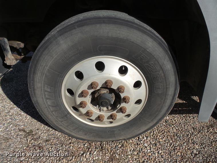 image for item DB8084 2000 Mack CH613 semi truck