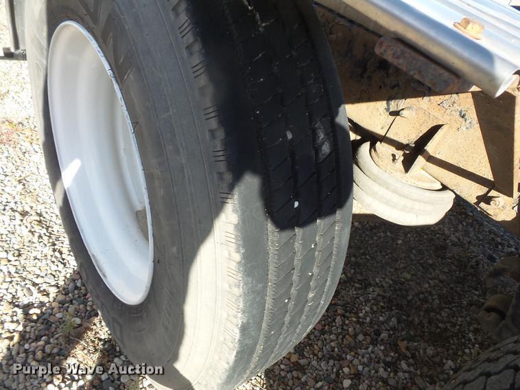 image for item DB8084 2000 Mack CH613 semi truck