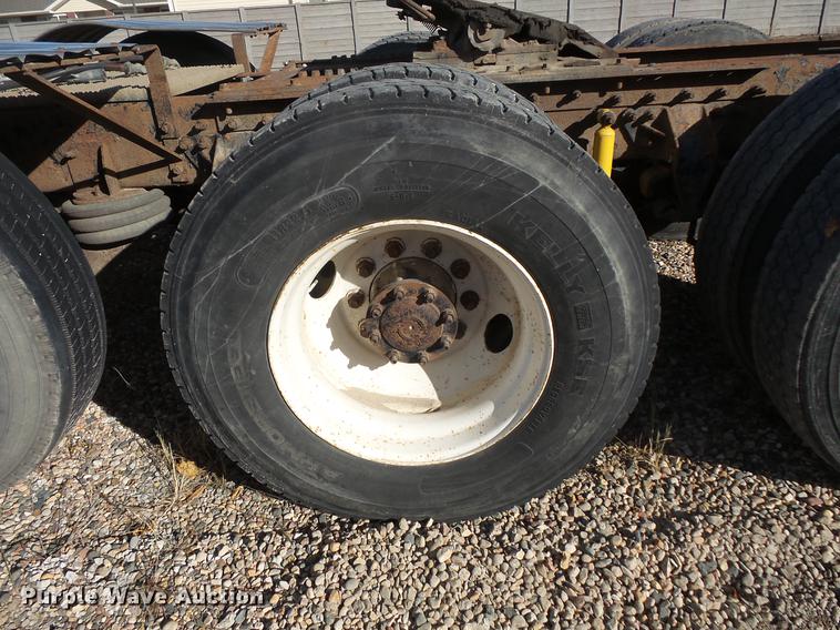 image for item DB8084 2000 Mack CH613 semi truck