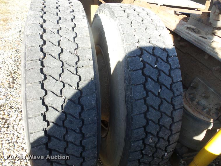 image for item DB8084 2000 Mack CH613 semi truck