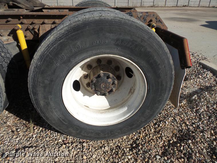 image for item DB8084 2000 Mack CH613 semi truck