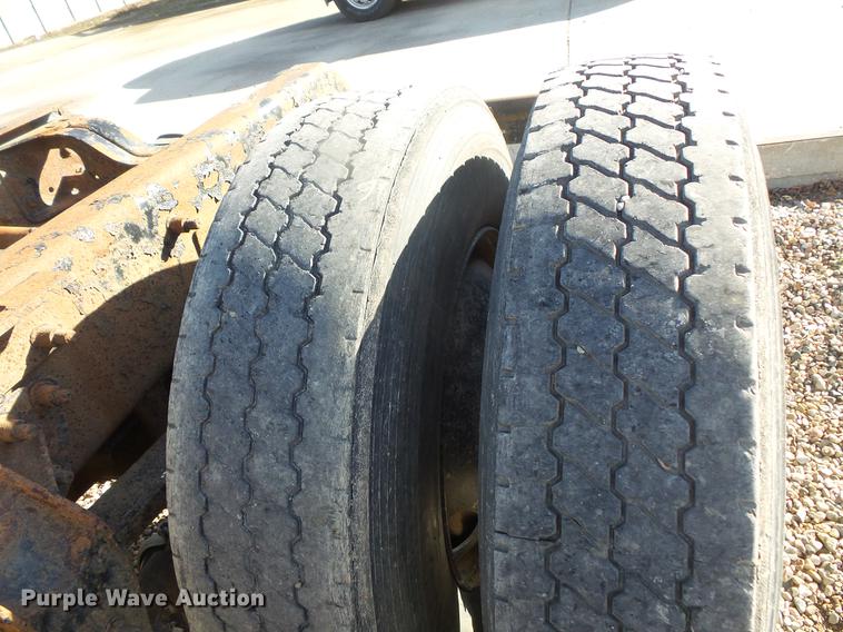 image for item DB8084 2000 Mack CH613 semi truck