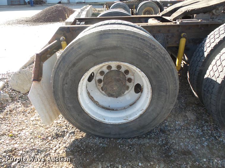 image for item DB8084 2000 Mack CH613 semi truck