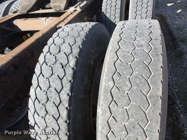 image for item DB8084 2000 Mack CH613 semi truck