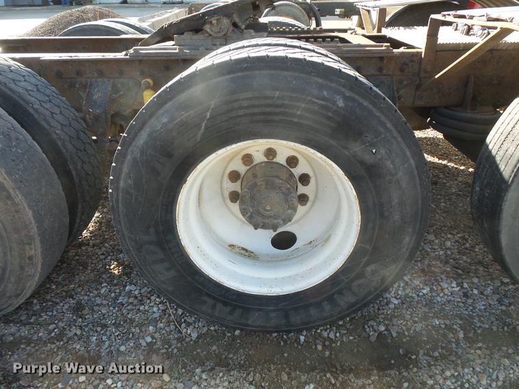 image for item DB8084 2000 Mack CH613 semi truck