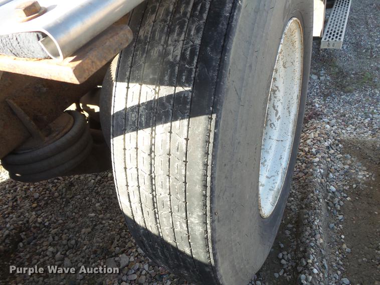 image for item DB8084 2000 Mack CH613 semi truck