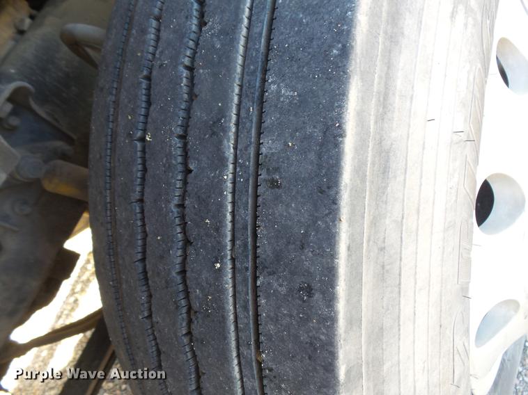 image for item DB8084 2000 Mack CH613 semi truck