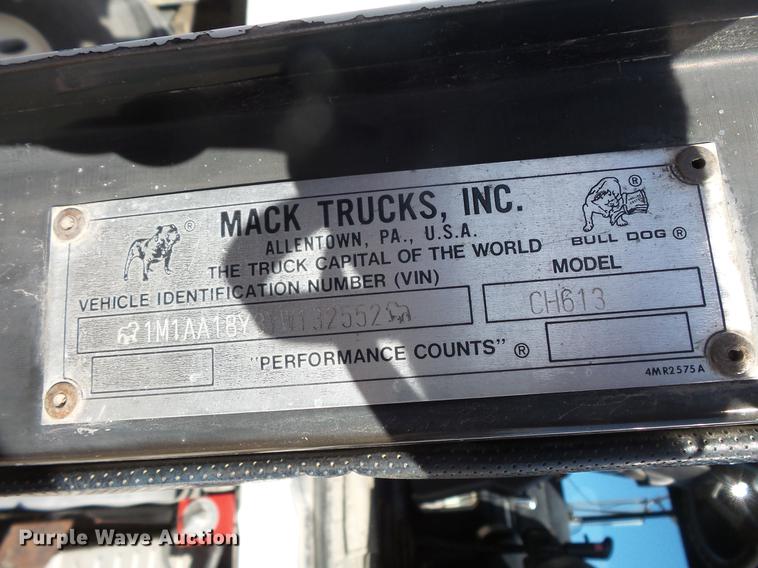 image for item DB8084 2000 Mack CH613 semi truck