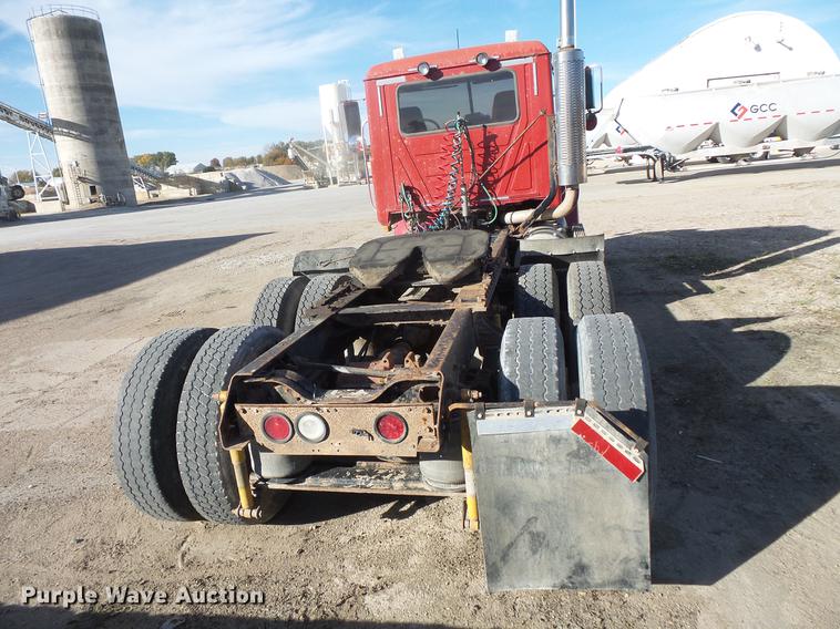 image for item DB8085 2001 Mack CH613 semi truck