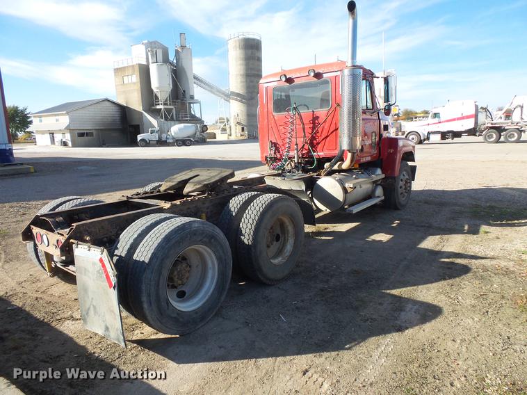 image for item DB8085 2001 Mack CH613 semi truck