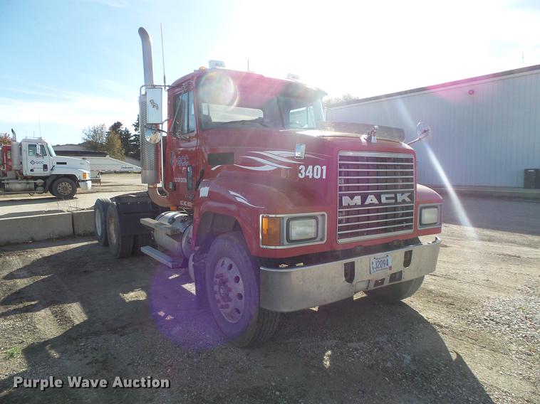 image for item DB8085 2001 Mack CH613 semi truck