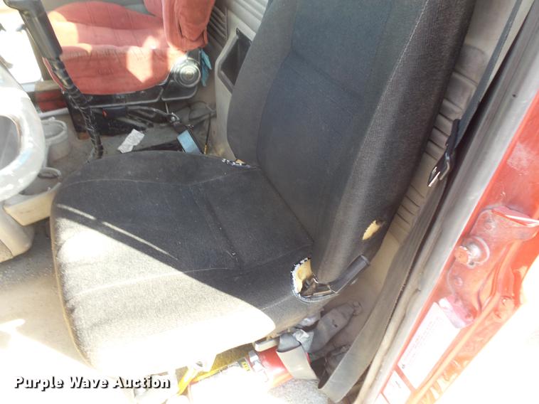 image for item DB8085 2001 Mack CH613 semi truck