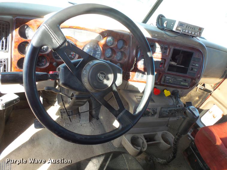 image for item DB8085 2001 Mack CH613 semi truck