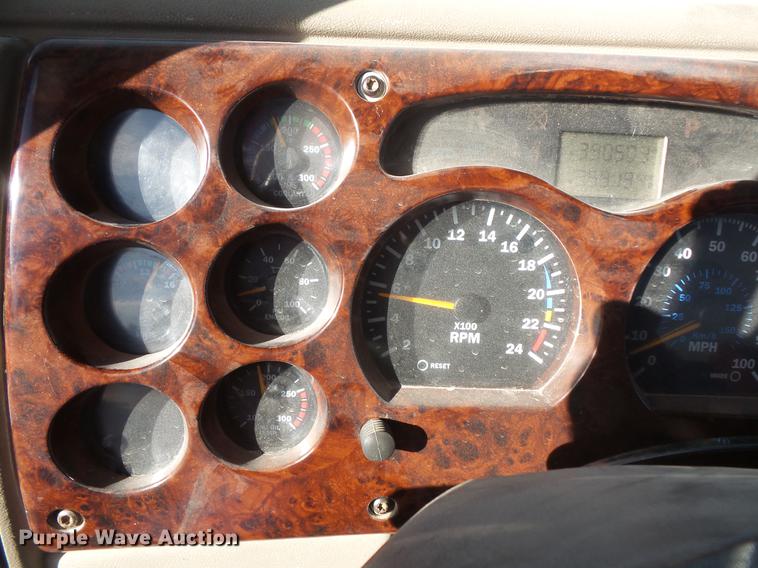 image for item DB8085 2001 Mack CH613 semi truck